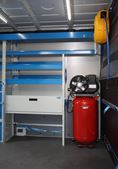 04_A compressor-generator combo in the service engineer’s Sprinter